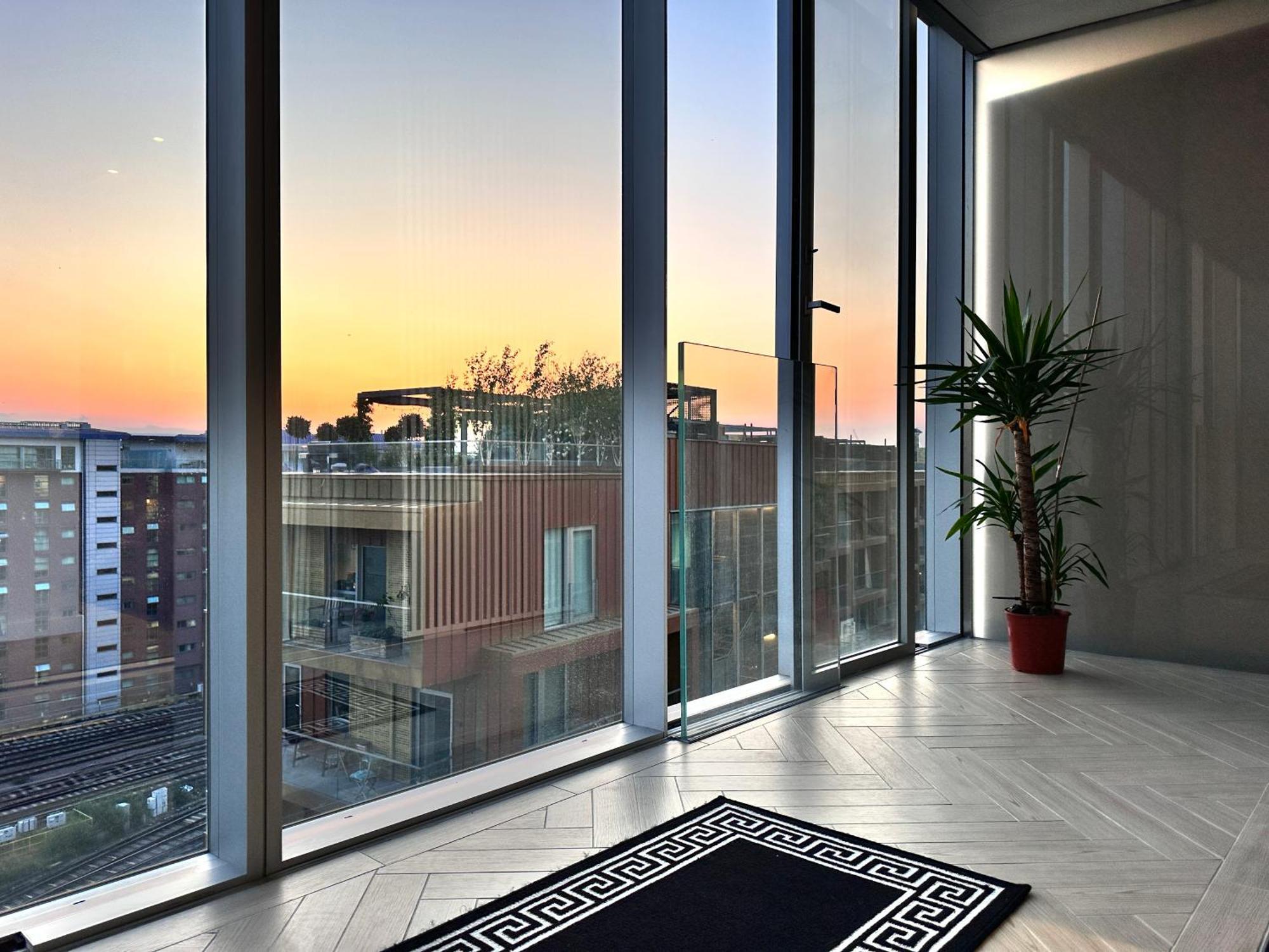 Battersea Power Station - Winter Garden Balcony & 1Gb Wifi - Luxurylondonstays エクステリア 写真