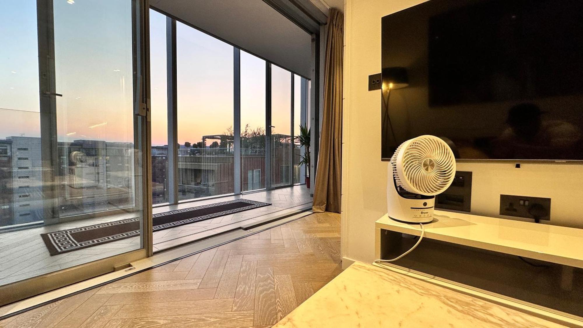Battersea Power Station - Winter Garden Balcony & 1Gb Wifi - Luxurylondonstays エクステリア 写真